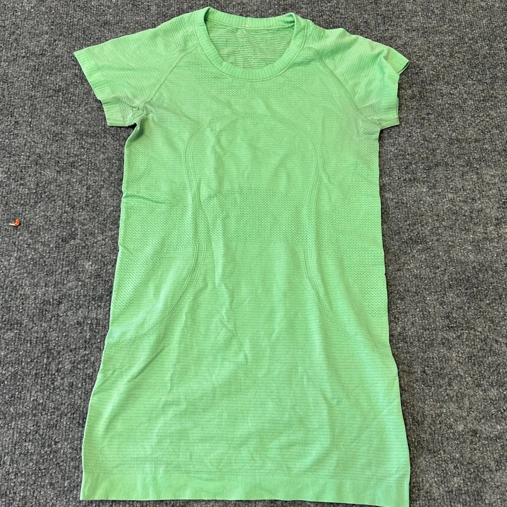 Lululemon Swiftly Tech T-Shirt Womens Size 4 Green Seamless Mesh Athletic Yoga